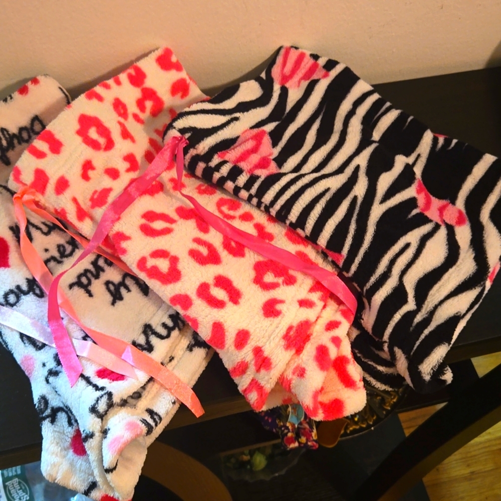 NWOT Ladies sleep shorts